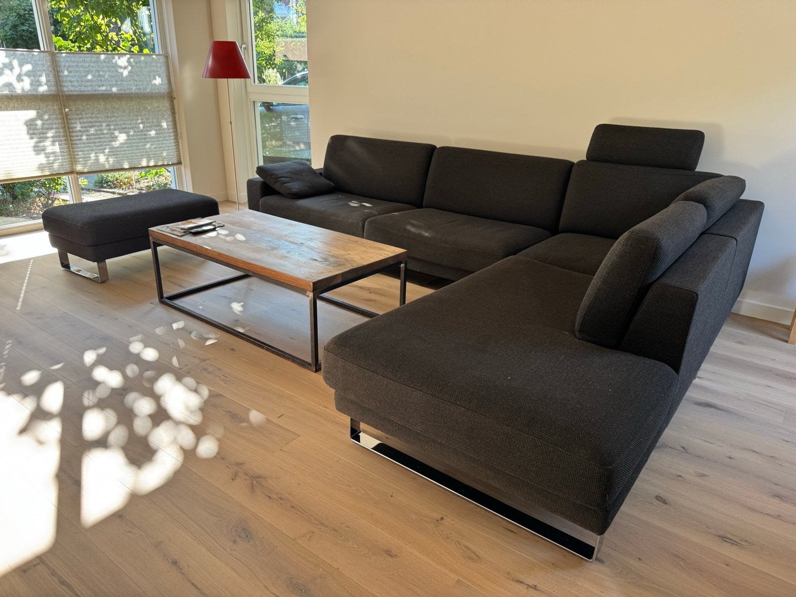 Grote hoekbank met hocker - Donkergrijs/bruin, Huis en Inrichting, Ophalen, Gebruikt, Stof