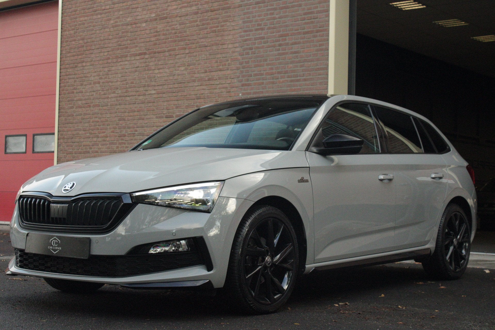 Skoda SCALA 1.5 TSI Monte Carlo |DSG|Pano|Vol!|, Auto's, Dealer onderhouden, Scala, Euro 6, 4 cilinders