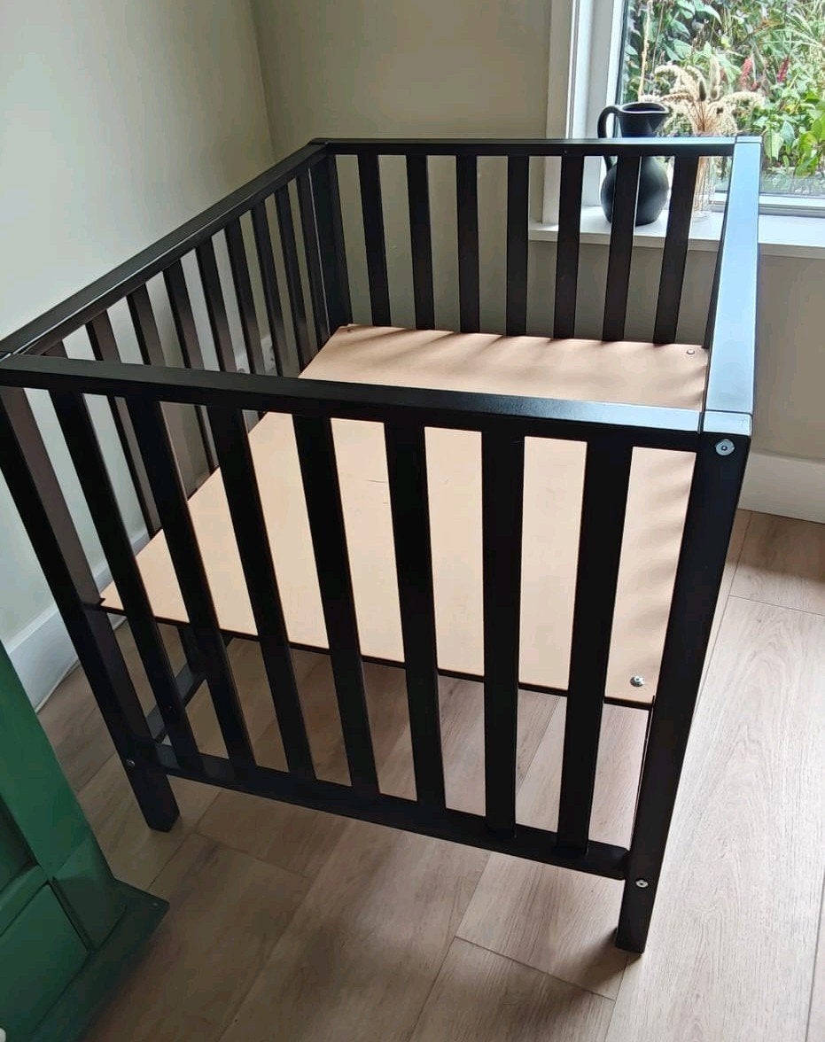 TWF baby box zwart - gebruikt, Ophalen, Gebruikt