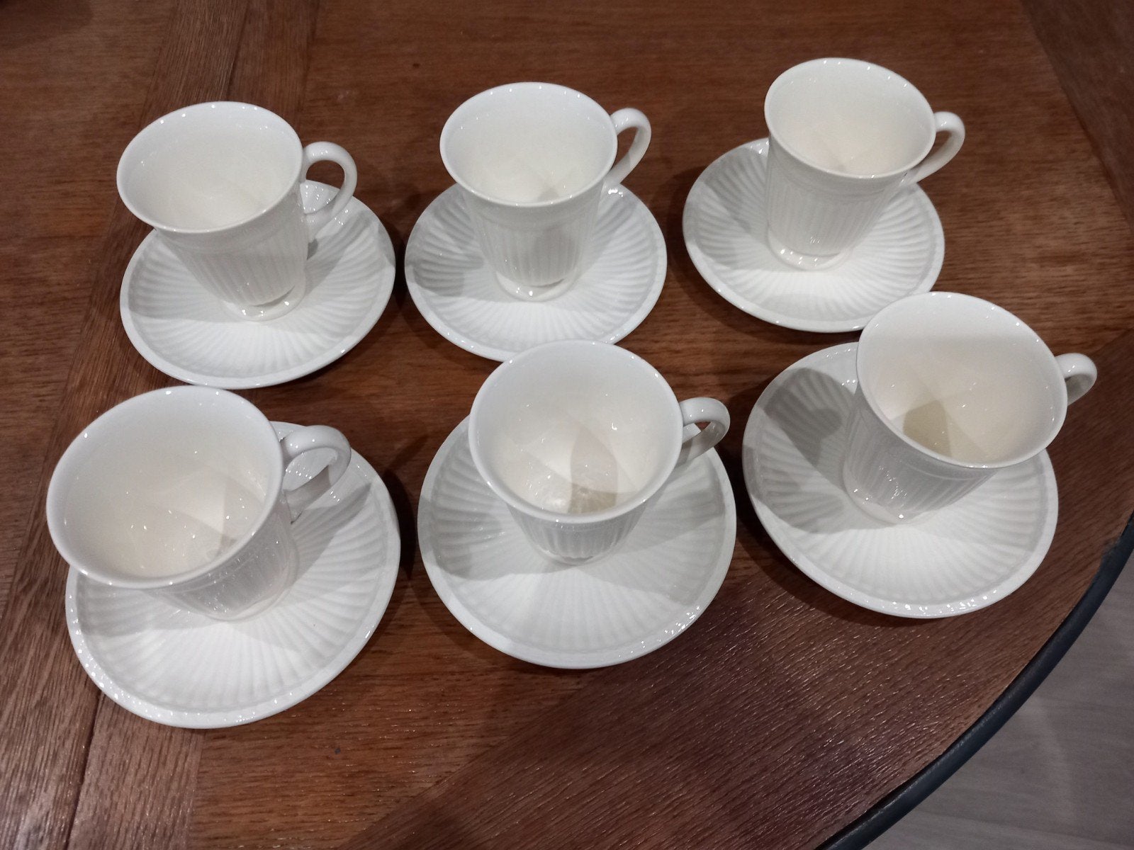 6 Wedgwood Etruria & Barlaston kop en schotels, Klassiek, Ophalen of Verzenden, Zo goed als nieuw, Kop(pen) en/of Schotel(s)
