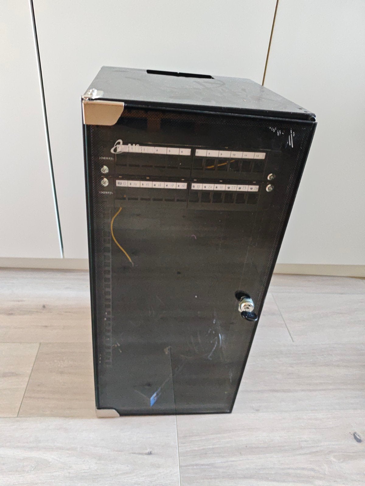 Patchkast met 24-poorts patchpanel, Ophalen, Gebruikt