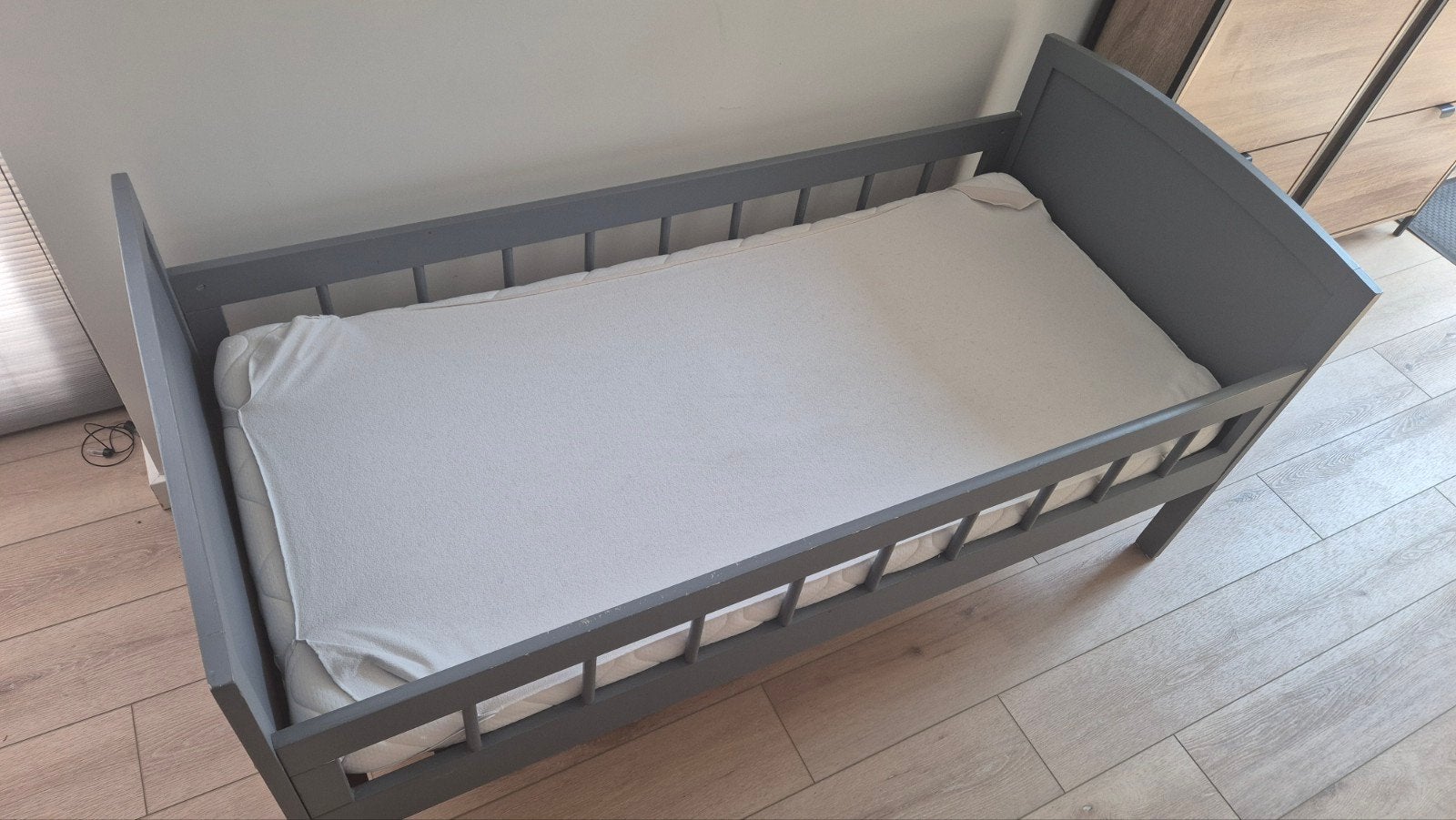 Blauw/grijs kinderbed met lattenbodem en matras, Gebruikt, 70 tot 85 cm, 160 tot 180 cm, Ophalen