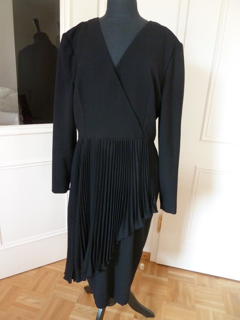 Guy Laroche Paris crèpe wollen jurk, plissé overslag, zwart, Maat 38/40 (M), Verzenden, Zwart, Zo goed als nieuw