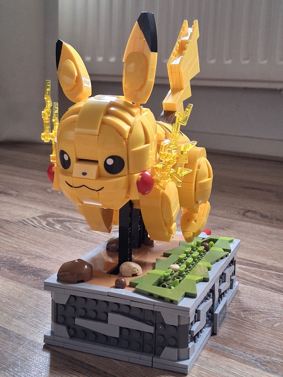 Mega pokémon motion pikachu, Verzamelen, Poppetjes en Figuurtjes, Zo goed als nieuw, Ophalen of Verzenden