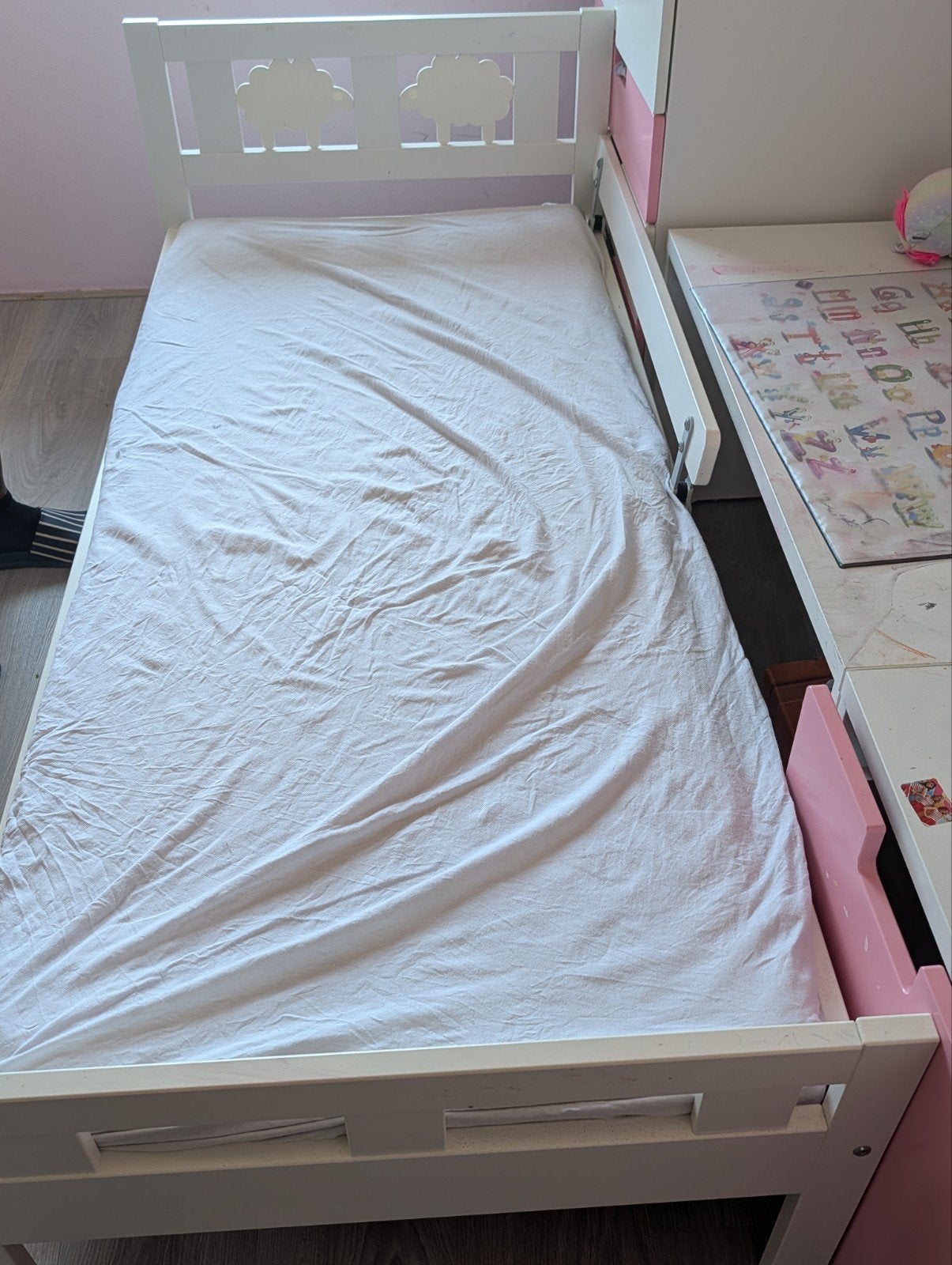Kinderbed met schattige schaapjes, wit, Kinderen en Baby's, Gebruikt, 70 tot 85 cm, 160 tot 180 cm, Ophalen