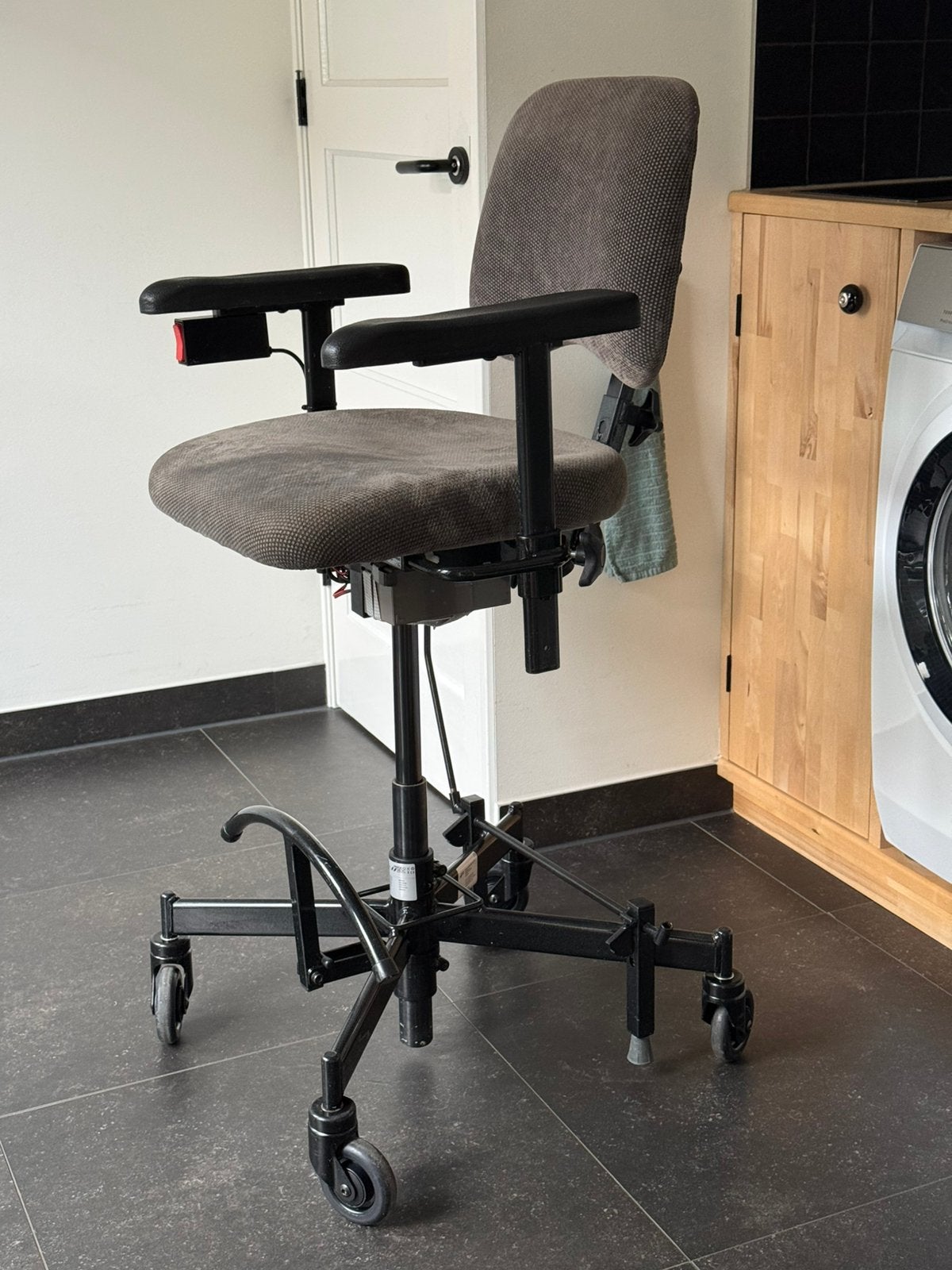 Mooie Mercado Real trippelstoel, elek. Hoog/Laag 80 cm!, Ophalen, Gebruikt
