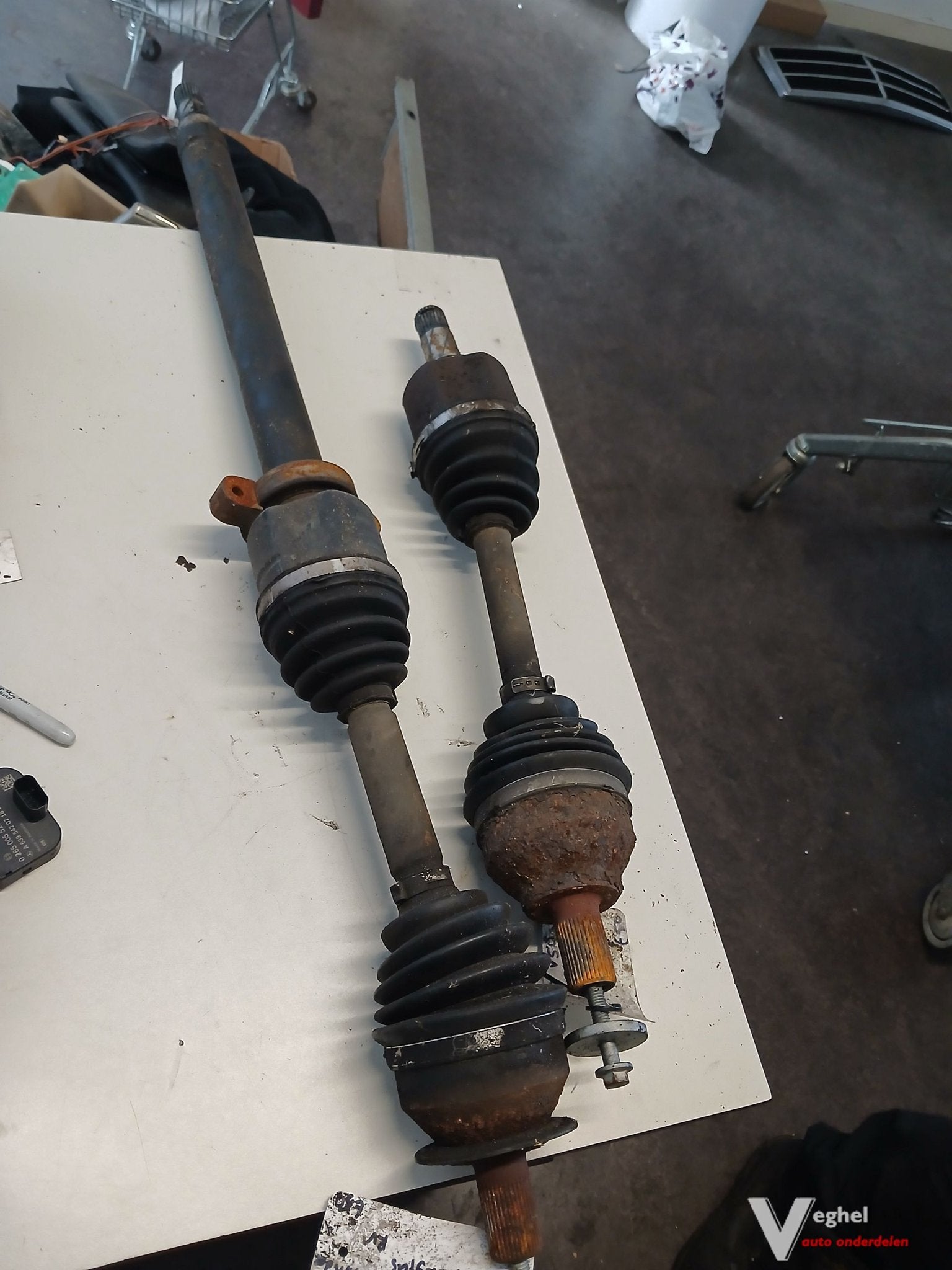 Volvo V50 5 cilinder benzine Aandrijfas LV of RV '05, Auto-onderdelen, Gebruikt, -, -, Ophalen of Verzenden