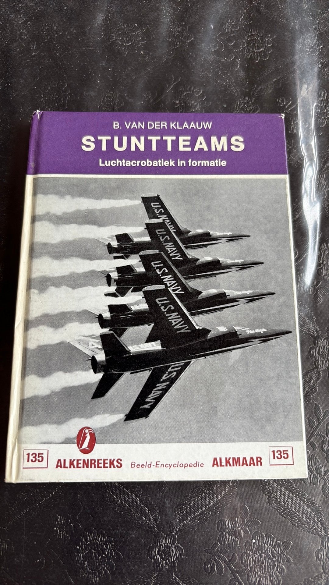 Stuntteams klein boekje B. Van der Klaauw, Ophalen of Verzenden, Niet van toepassing, Gelezen