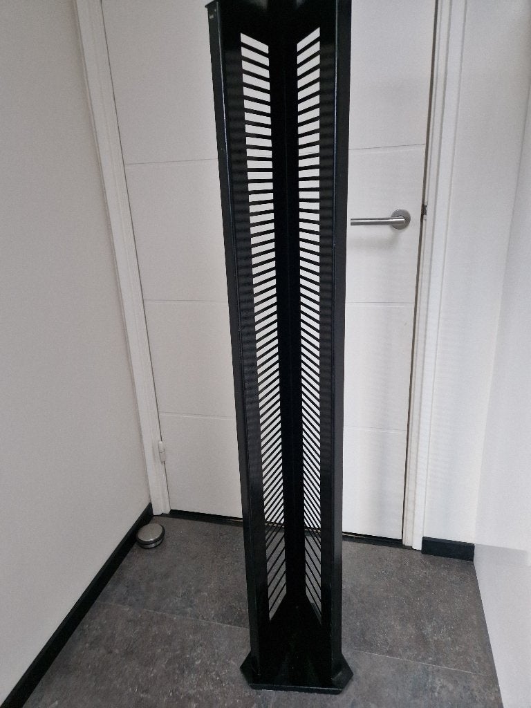 Stevig design metalen cd rek, hoogte 142 cm, Huis en Inrichting, Woonaccessoires | Cd- en Dvd-rekken, Ophalen, 75 tot 150 discs