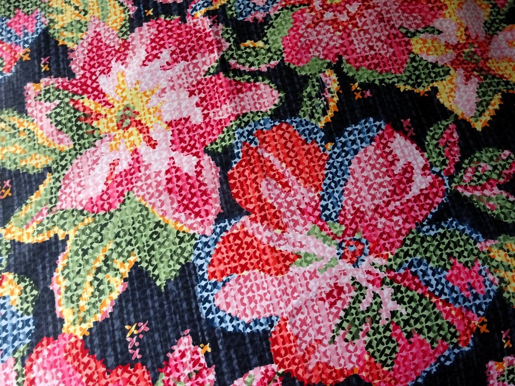 Iets dikke lap kleurige bloemen in kleine kruisjes 150 x 150, Gebruikt, Overige kleuren, Verzenden, 120 cm of meer