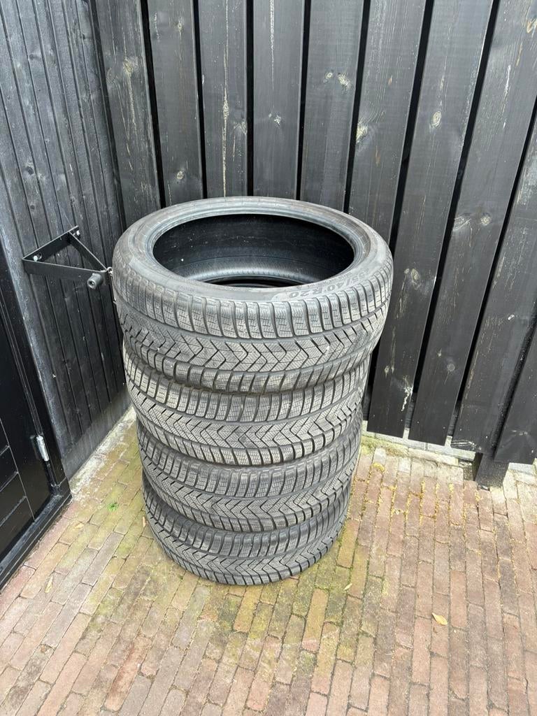 Pirelli scorpion winter 255/40 r20 7.5 mm, Auto-onderdelen, Banden en Velgen, Ophalen, 255 mm, Banden en Velgen, Winterbanden