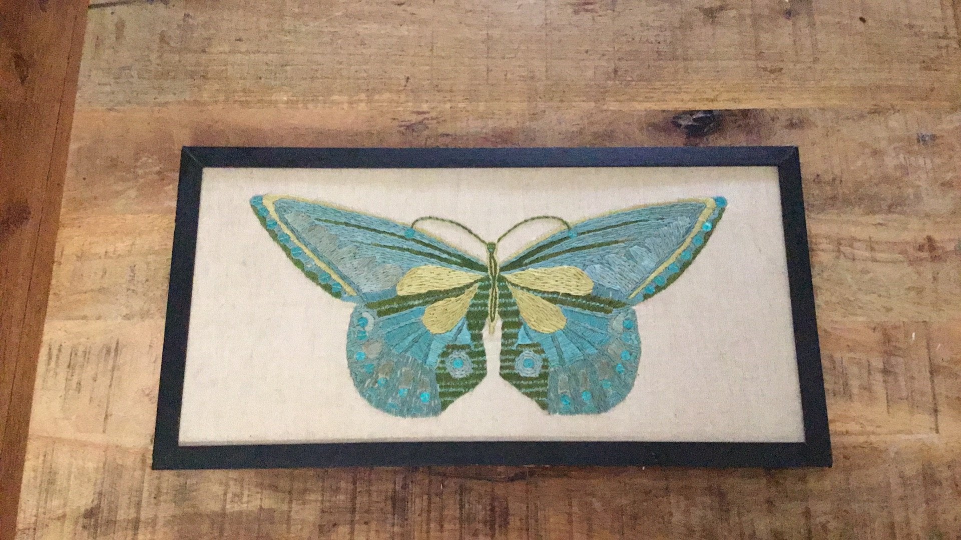 Wand decoratie vlinder geborduurd en ingelijst vintage, Ophalen, Zo goed als nieuw, Insect, Overige typen