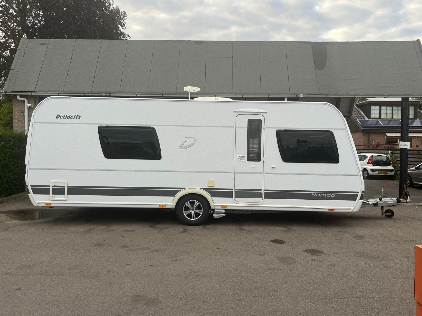 Dethleffs Nomad - Luxe Caravan met Airco en Mover, Caravans en Kamperen, Rondzit, Frans bed, Tot en met 3, 1250 - 1500 kg
