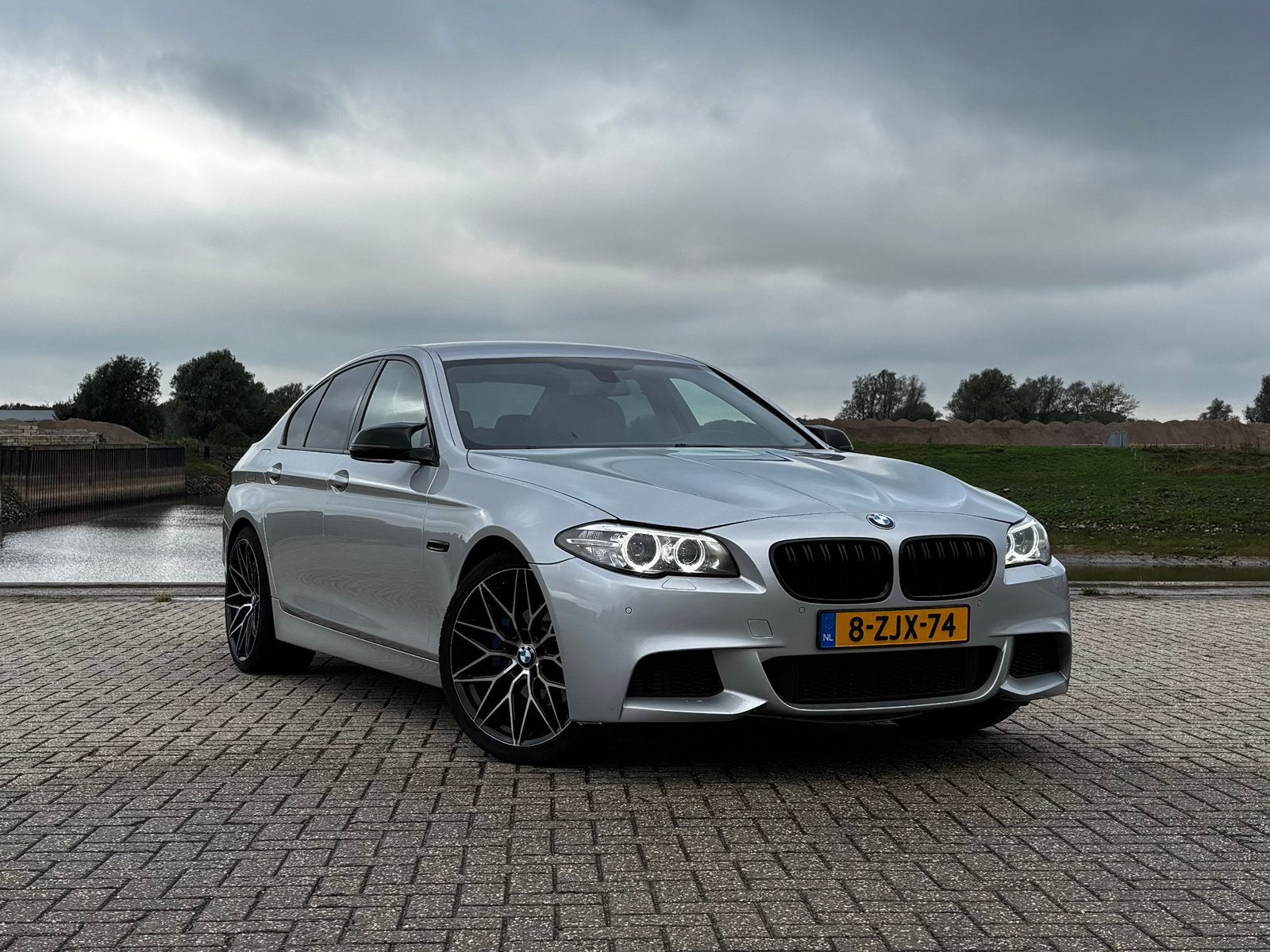 BMW 520D F10 facelift in werkelijke top staat!, Auto's, 1995 cc, 4 cilinders, 2000 kg, Bi-Xenon koplampen