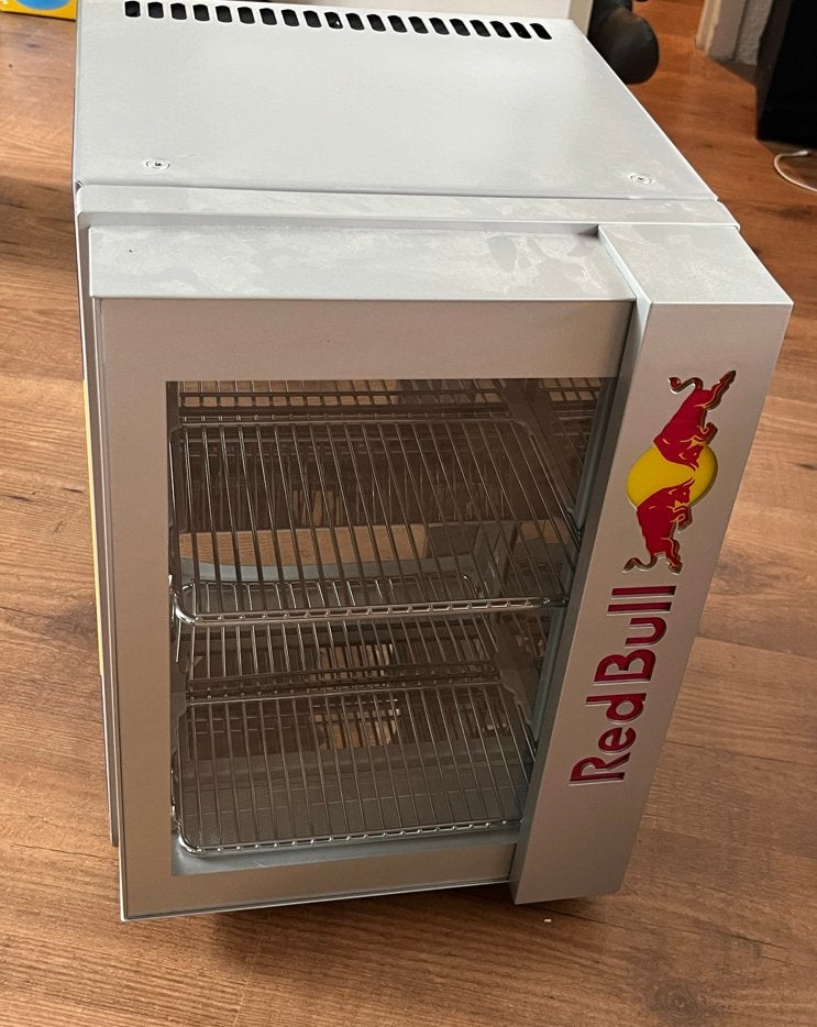 Red Bull Mini Koelkast - Perfect voor Drankjes, Witgoed en Apparatuur, Ophalen, Zonder vriesvak, Minder dan 45 cm, Minder dan 85 cm