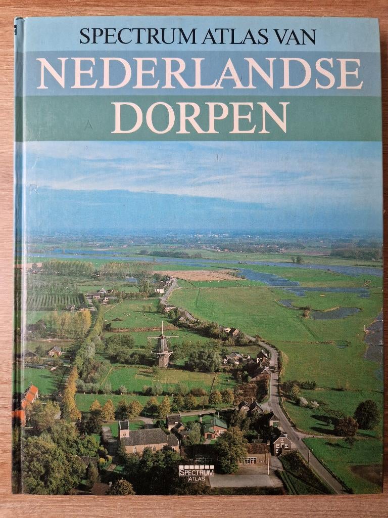 Spectrum Atlas van Nederlandse dorpen 1983, Boeken, Gelezen, Overige atlassen, 1800 tot 2000, Nederland