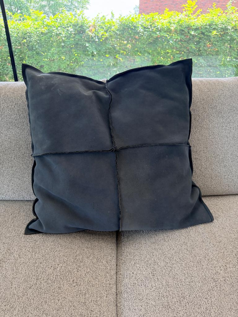 Kussen nubuck leer, Huis en Inrichting, Woonaccessoires | Kussens, Ophalen, Nieuw, Blauw, Vierkant