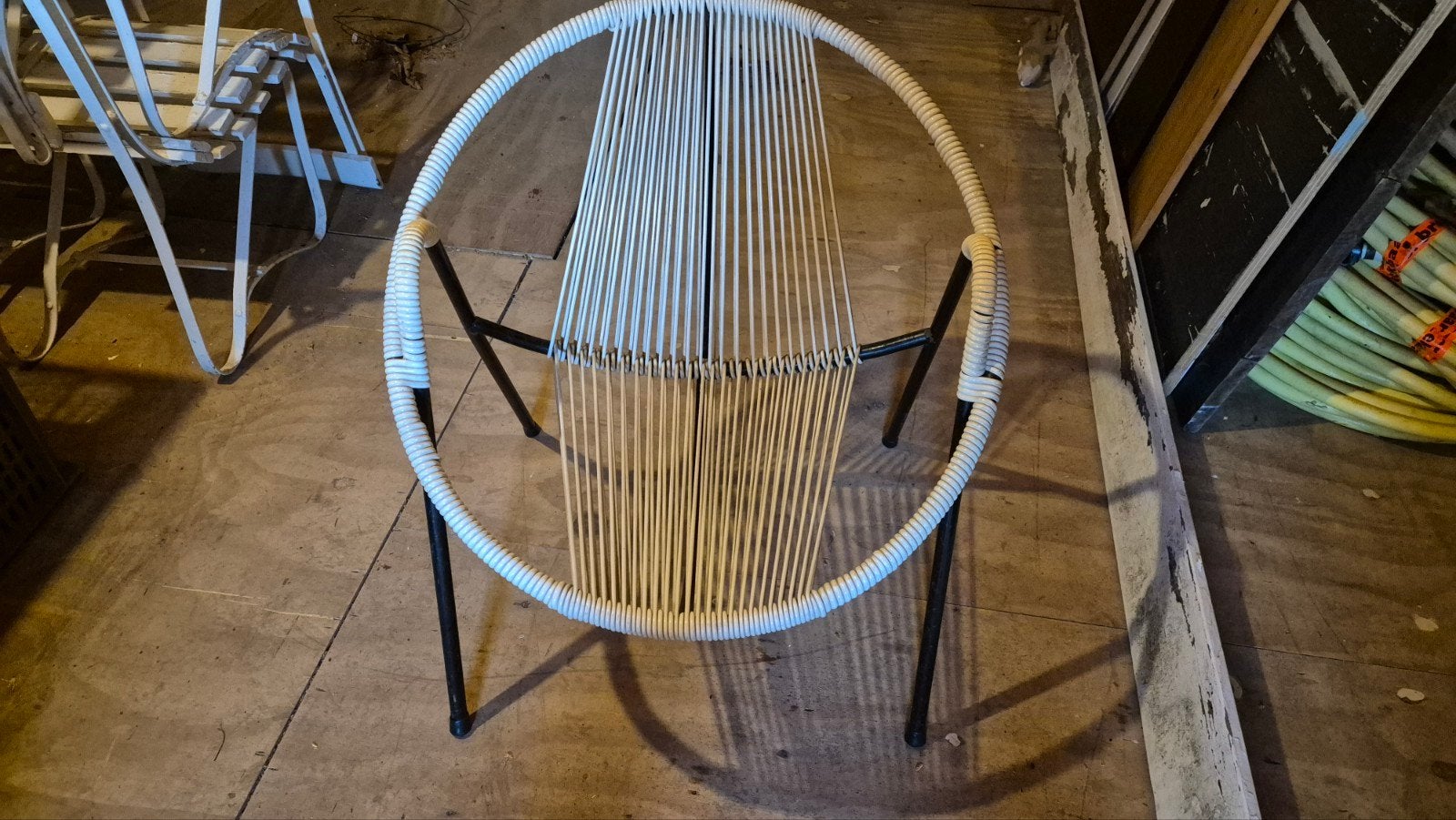 Vintage design spaghetti stoel, Huis en Inrichting, Ophalen, Wit, Kunststof, Gebruikt