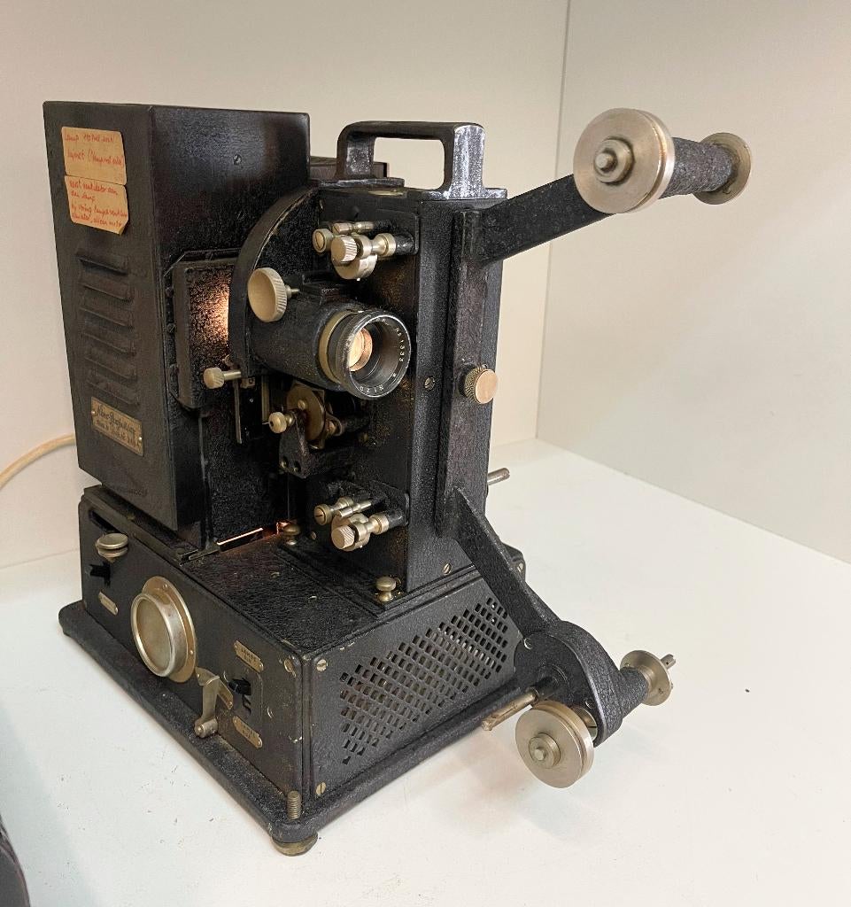 Nizo 9.5mm Projector Type H uit jaren 1931, Verzamelen, Fotografica en Filmapparatuur, N, N, Ophalen of Verzenden, N
