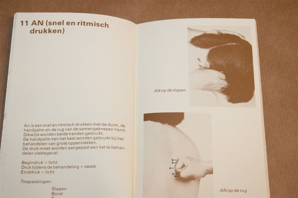 Chinese Massage — Snelle Bestrijding van Pijn 1979, Ophalen of Verzenden, Gelezen, Overige onderwerpen, Achtergrond en Informatie