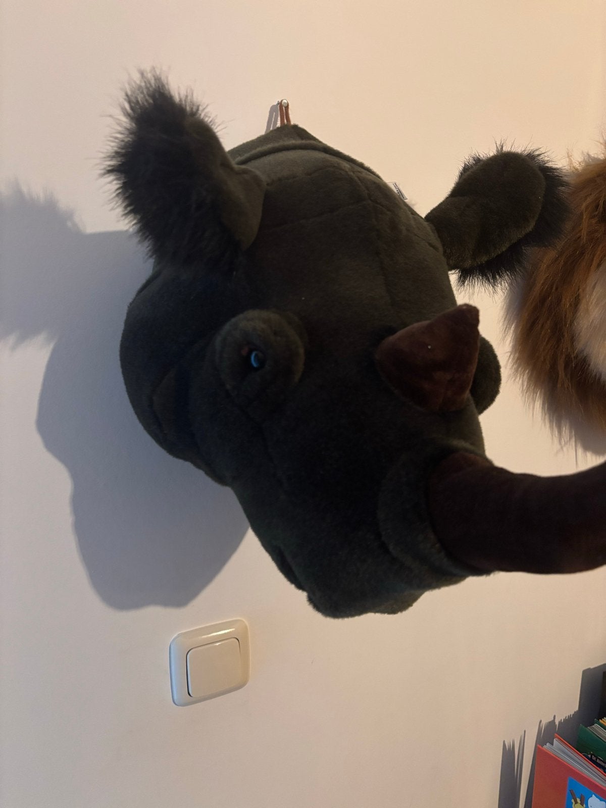 Wild and Soft -Zwarte neushoorn knuffelkop voor aan de muur, Ophalen, Gebruikt