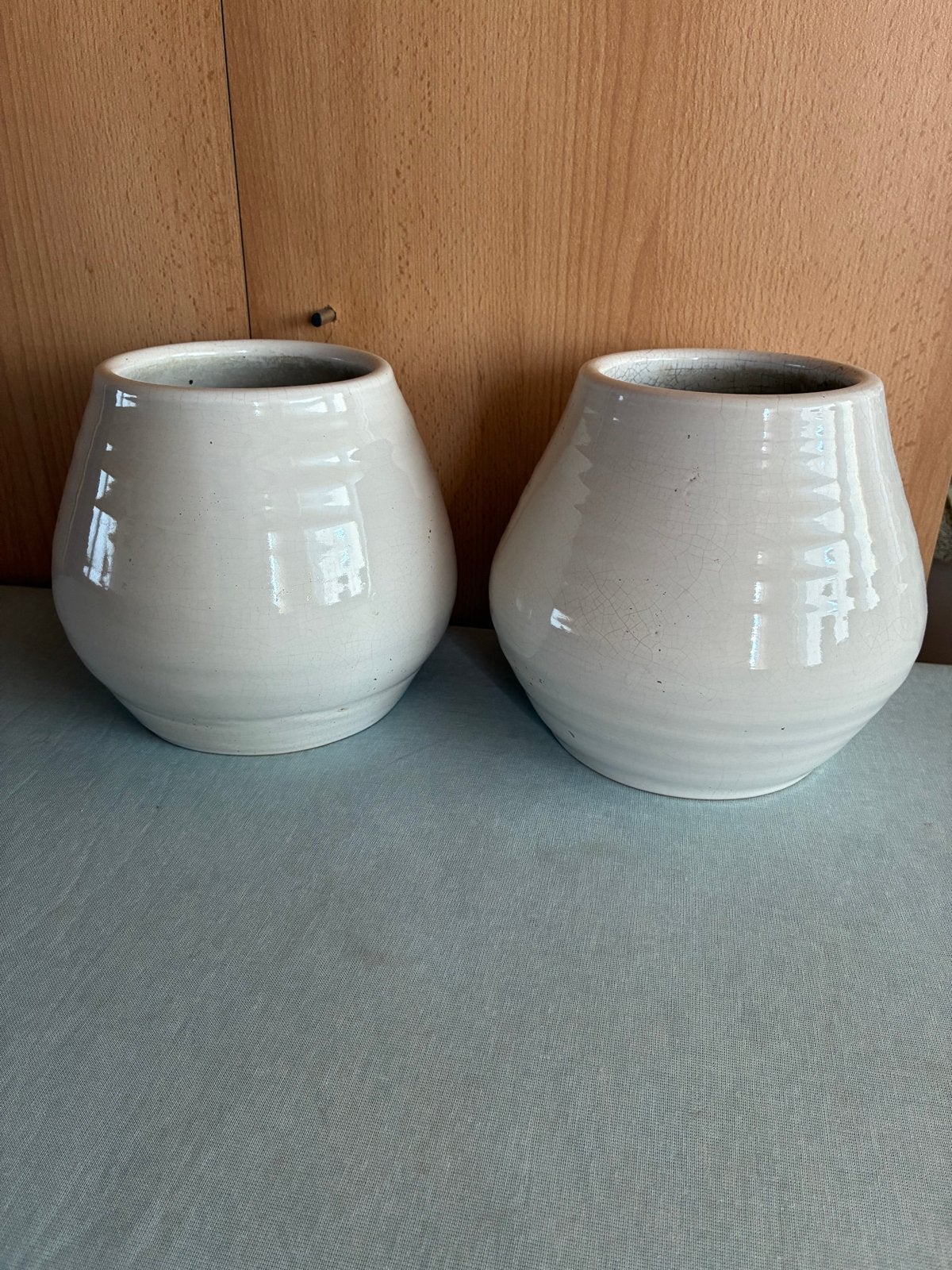 Set van 2 crèmekleurige keramische TS collectie potten, Tuin en Terras, Bloempotten, Ophalen, Rond, Binnen, Zo goed als nieuw