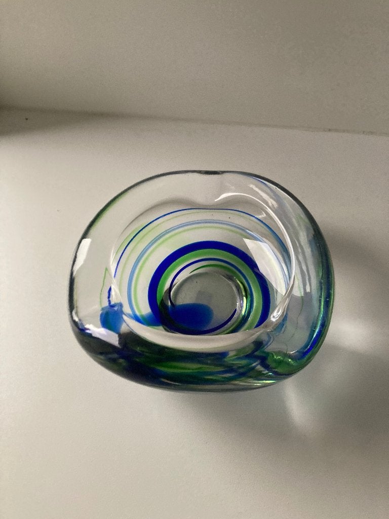 Max Verboeket asbak blauw/groen gemerkt gesigneerd, Antiek en Kunst, Antiek | Glas en Kristal, Ophalen of Verzenden