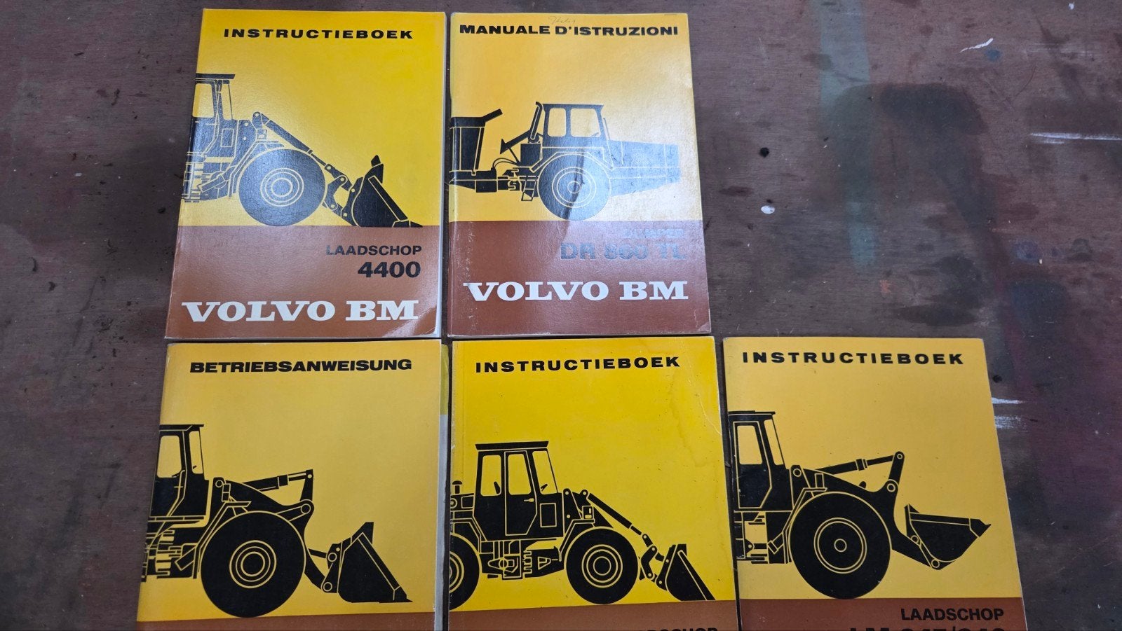 Volvo shovel en dumper instructieboeken, Ophalen of Verzenden, Zo goed als nieuw