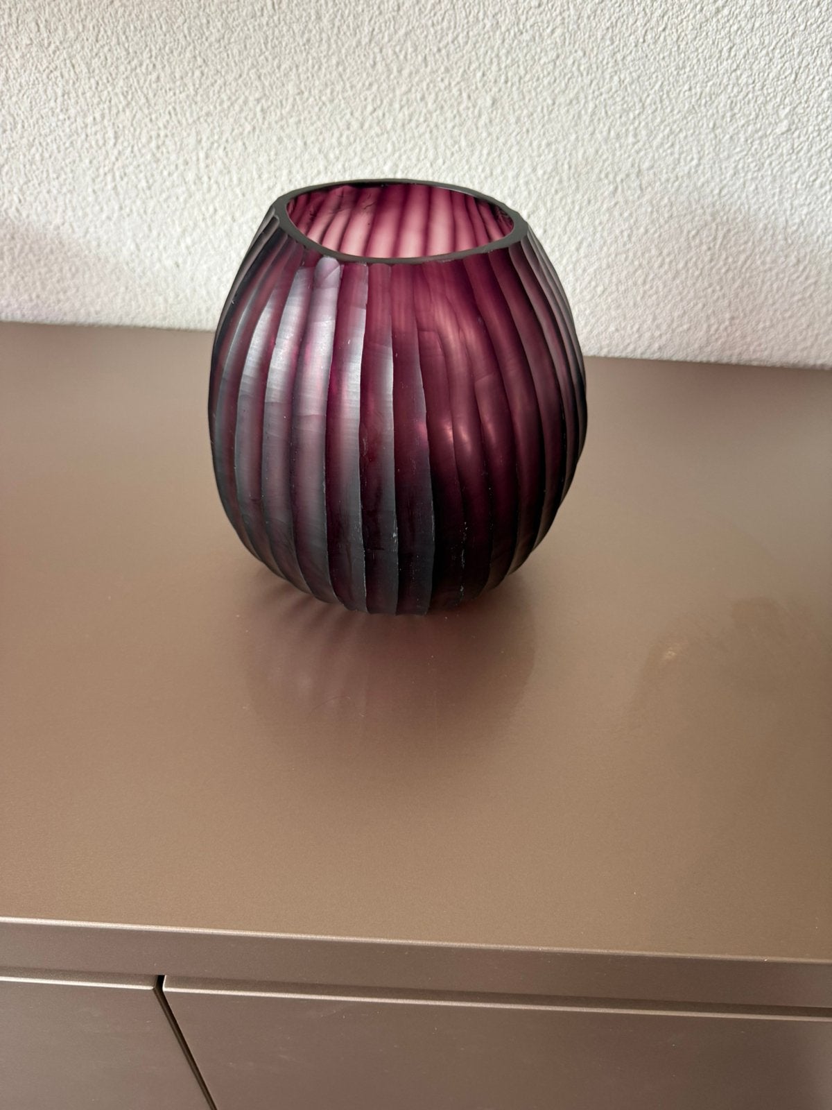 Mooie glazen vaas bombyxx aubergine s, Huis en Inrichting, Woonaccessoires | Vazen, Ophalen of Verzenden, Zo goed als nieuw, Paars
