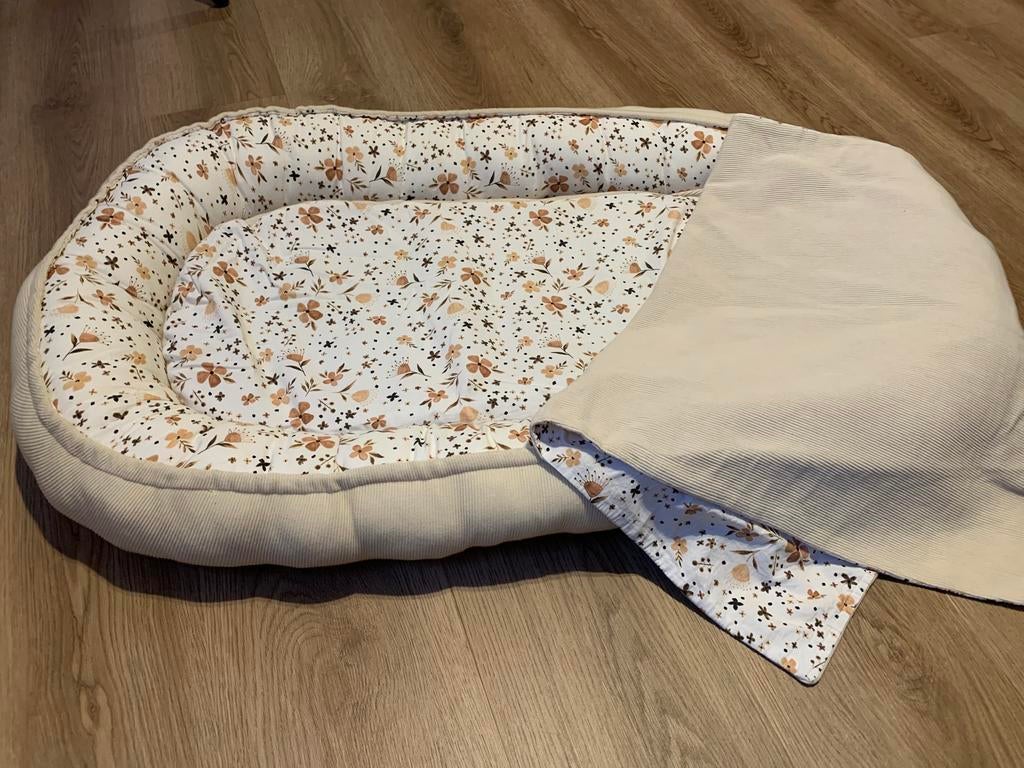 Babynestje met kleedje en inlegkussen, Ophalen of Verzenden, Zo goed als nieuw