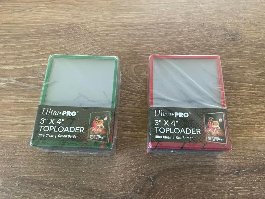 Ultra PRO Toploaders 3" x 4" voor Trading Cards (Groen/Rood), Ophalen of Verzenden, Nieuw, Sleeves of Kaarthoesjes