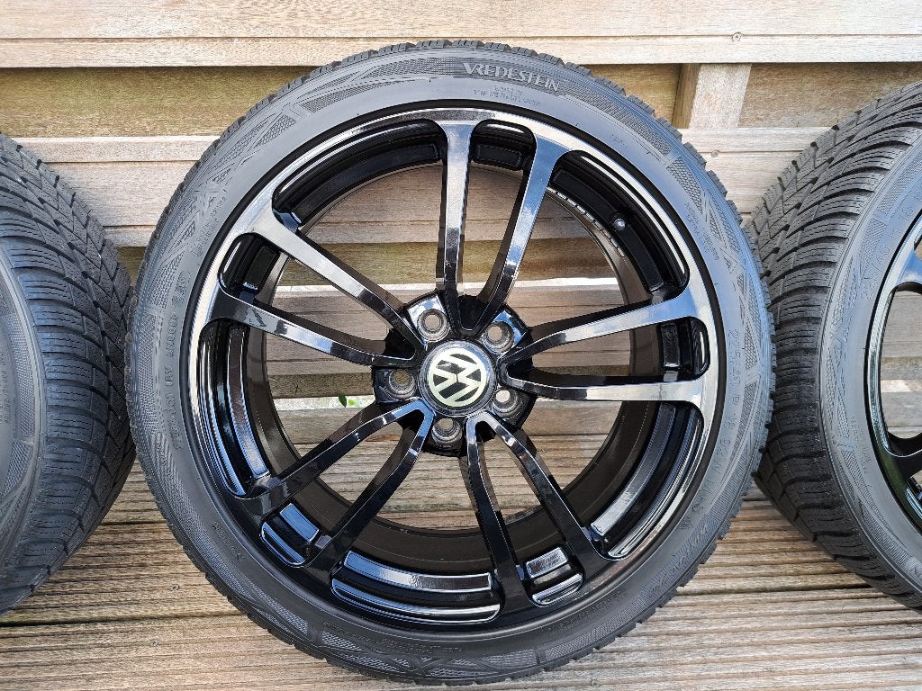 VW 18 inch velgen met Vredestein w.banden PRIJS verlaagd!, Ophalen, 18 inch, Gebruikt, Velg(en)