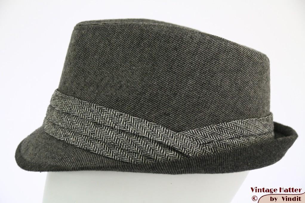 Gleufhoed Trilby Hawkins grijs vissengraat in maat 57 Nieuw, Hoed, Nieuw, Ophalen of Verzenden, 57 cm (M, 7⅛ inch) of minder
