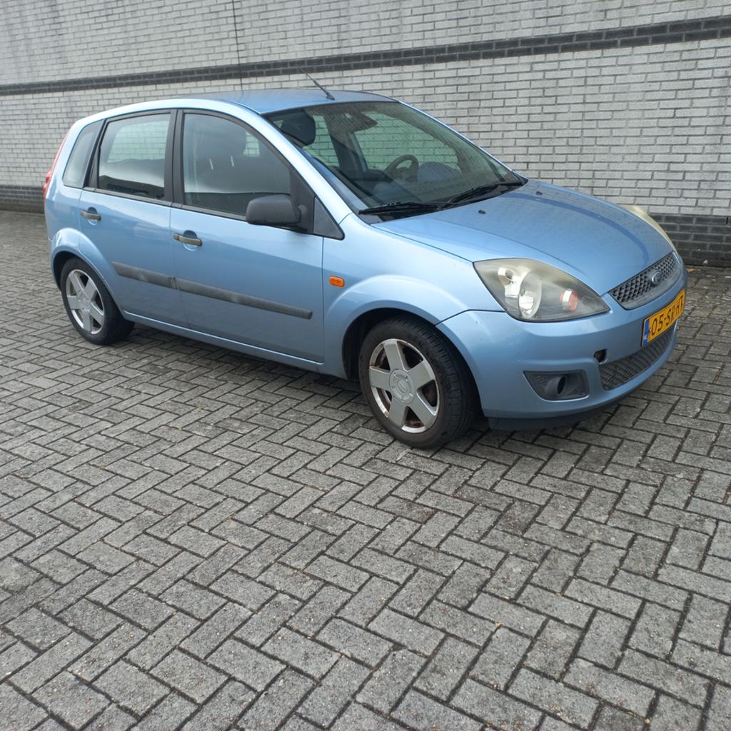 Ford Fiësta 1.4 16V 5DR 2006 Blauw nw APK!! Airco   €750,-, Voorwielaandrijving, Stof, 4 cilinders, Blauw