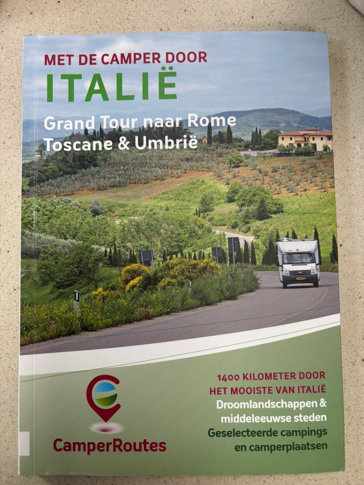 Met de camper door Italie - nieuw, Europa, Nieuw, Ophalen of Verzenden, Reisgids of -boek