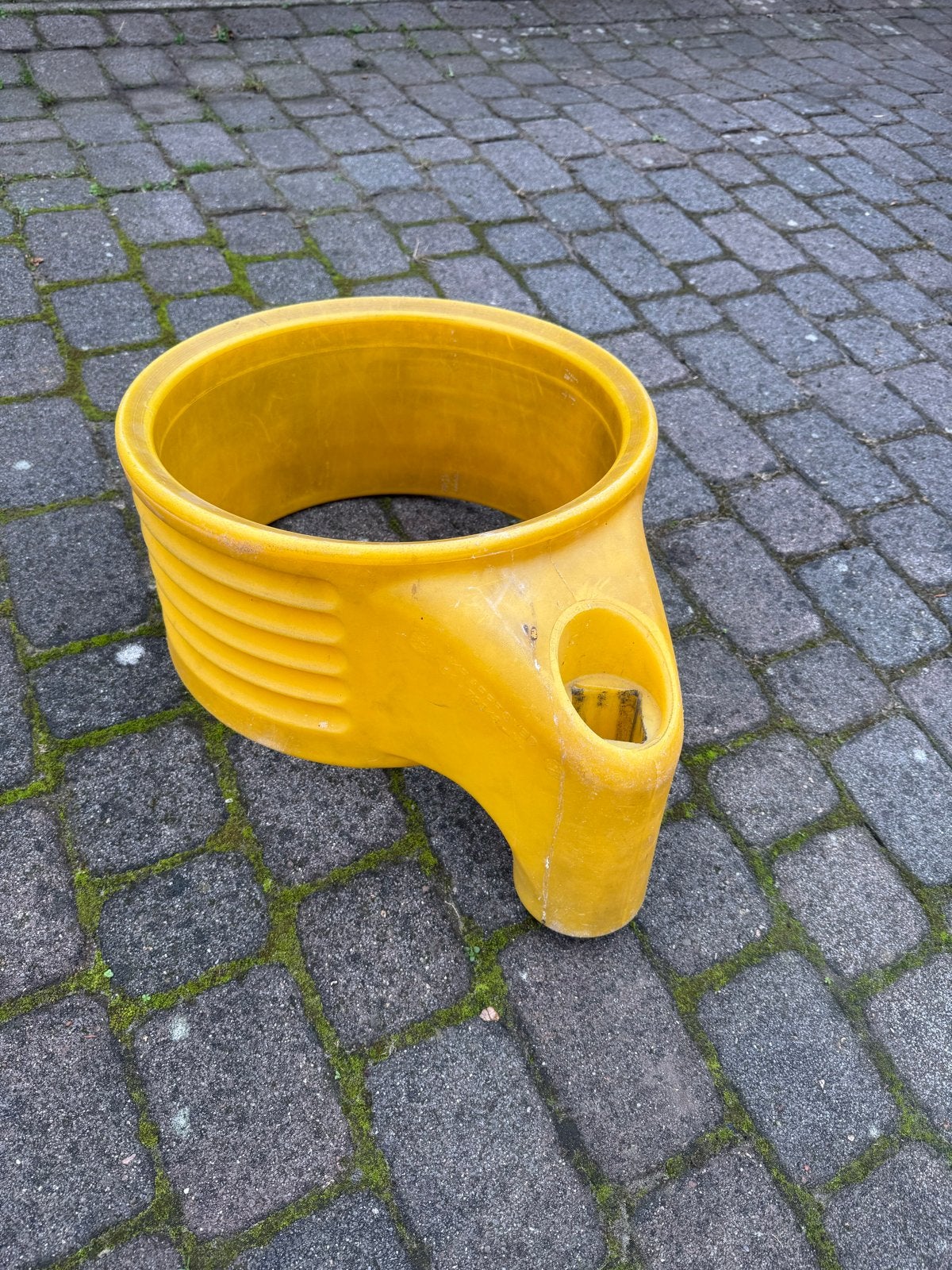 Gele kunststof korfbalmand, Ophalen, Gebruikt, Korf of Paal