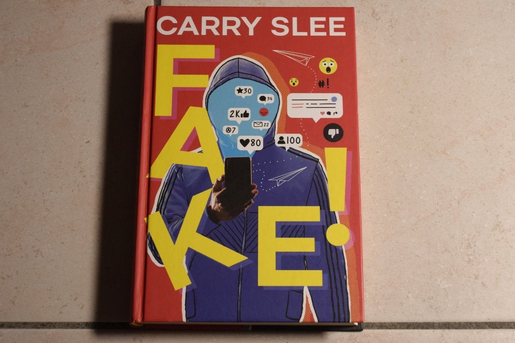 Fake! / Carry Slee, Ophalen of Verzenden, Zo goed als nieuw, Fictie