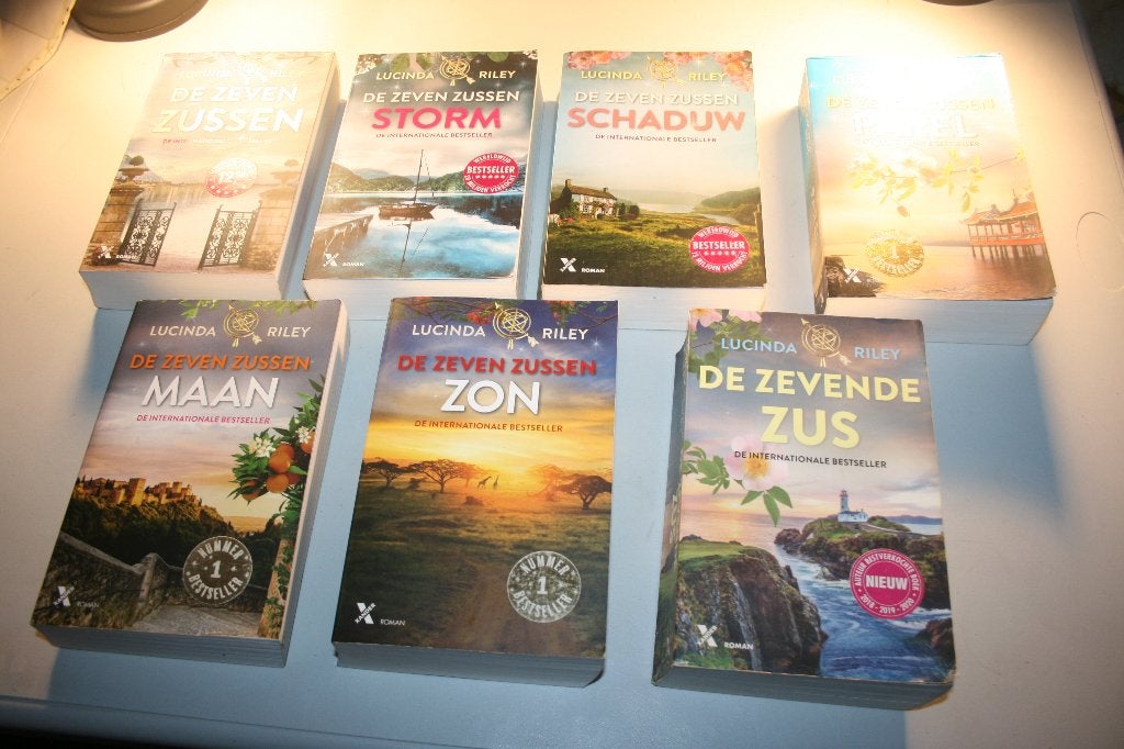 Lucinda Riley - De zeven zussen - dl 1, 2, 6, 7, 8, Ophalen of Verzenden, Gelezen
