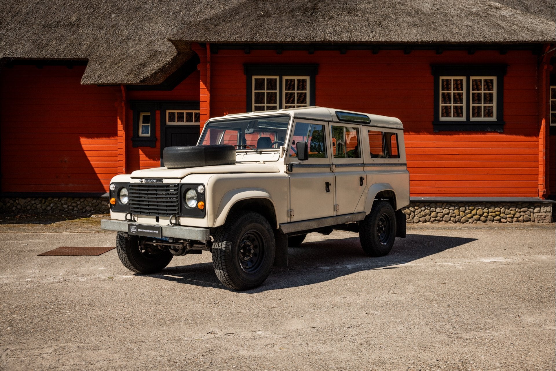 Land Rover Defender 110 Station Wagon V8 Originele staat., Auto's, Land Rover, Gebruikt, 8 cilinders, 116 pk, Wit