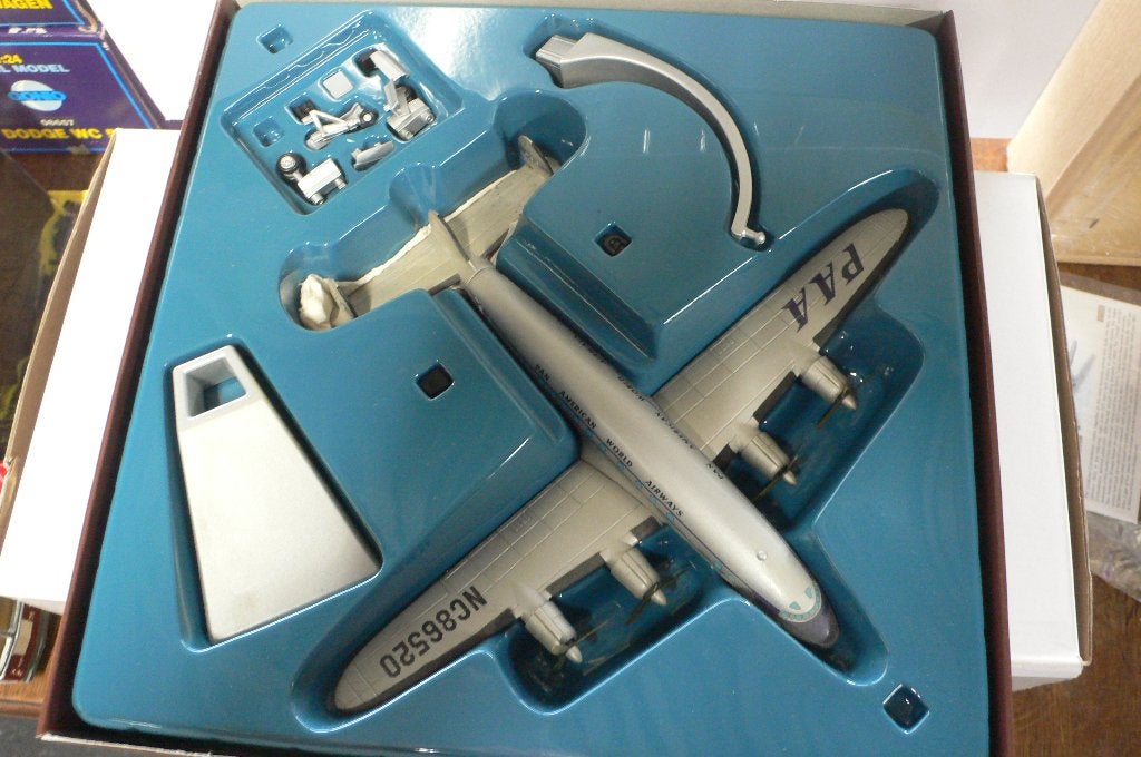 lockheed constellation PAN AM- corgi aviation - metaal 1/144, Overige merken, 1:72 tot 1:144, Verzenden, Zo goed als nieuw