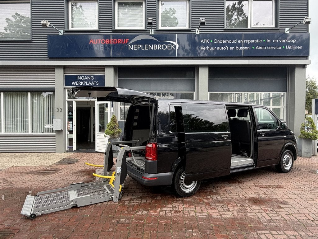Volkswagen Transporter 2.0 TDI L2H1 DC rolstoelbus bj 2015 k, Auto's, Voorwielaandrijving, Automatische klimaatregeling, Gebruikt