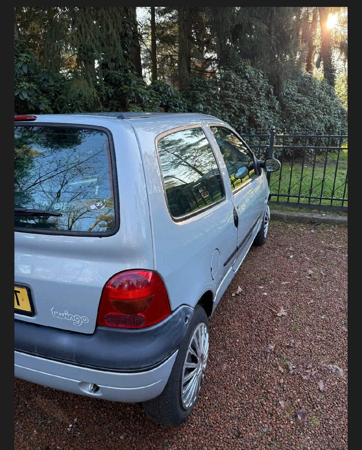 Renault Twingo automaat voor onderdelen of reparatie, Auto's, Renault, 600 kg, 4 cilinders, Origineel Nederlands, Grijs