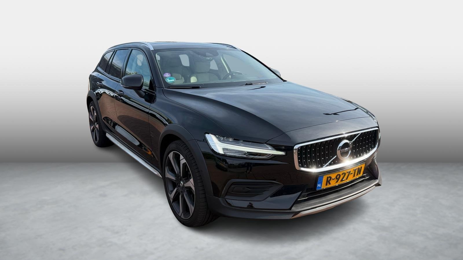 Volvo V60 Cross Country 2.0 B5 AWD Pro | Trekhaak | Panorama, Auto's, Euro 6, 4 cilinders, Automatische klimaatregeling, Zwart