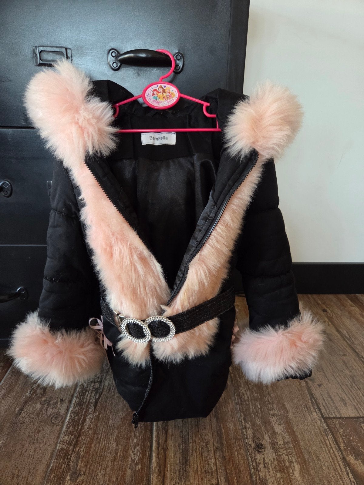 Super gave Bambella jas maat 116 met roze bont, Kinderen en Baby's, Kinderkleding | Maat 116, Ophalen, Meisje, Zo goed als nieuw