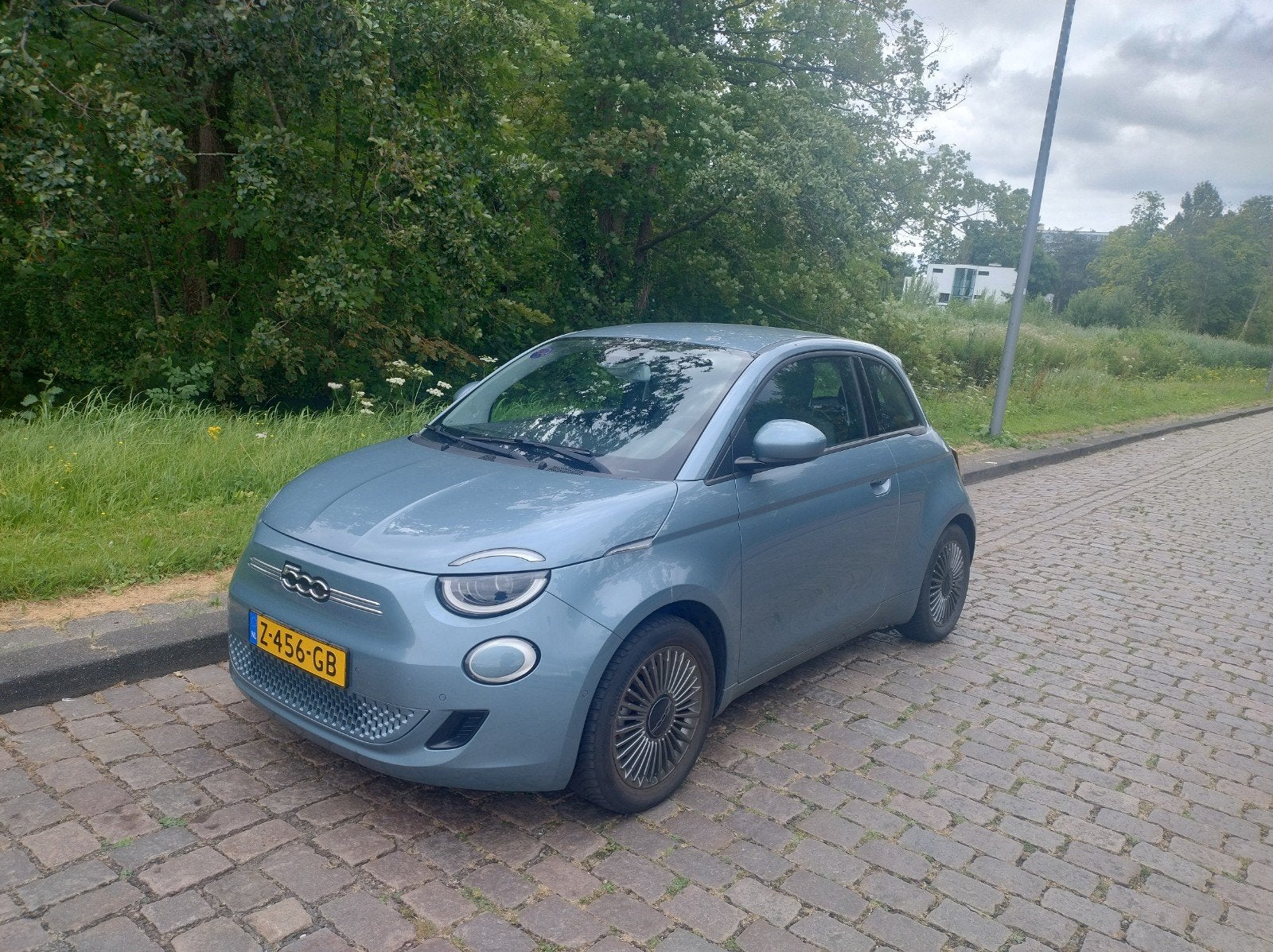Fiat 500 42kWh 118pk Aut 2022 Blauw, Auto's, 50 €/maand, 25 min, Geïmporteerd, Te koop