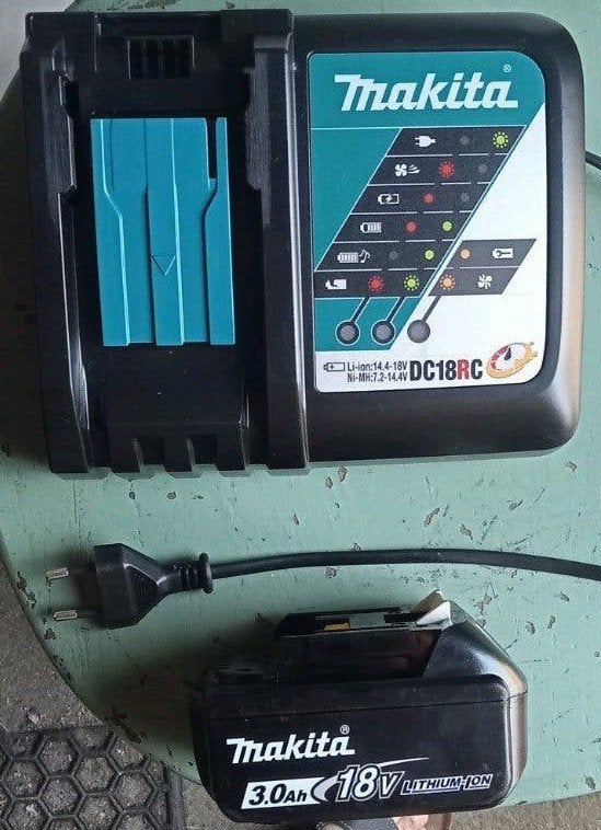Makita accu lader met accu 18v, Doe-het-zelf en Verbouw, Gereedschap | Machine-onderdelen en Toebehoren, Ophalen, Zo goed als nieuw