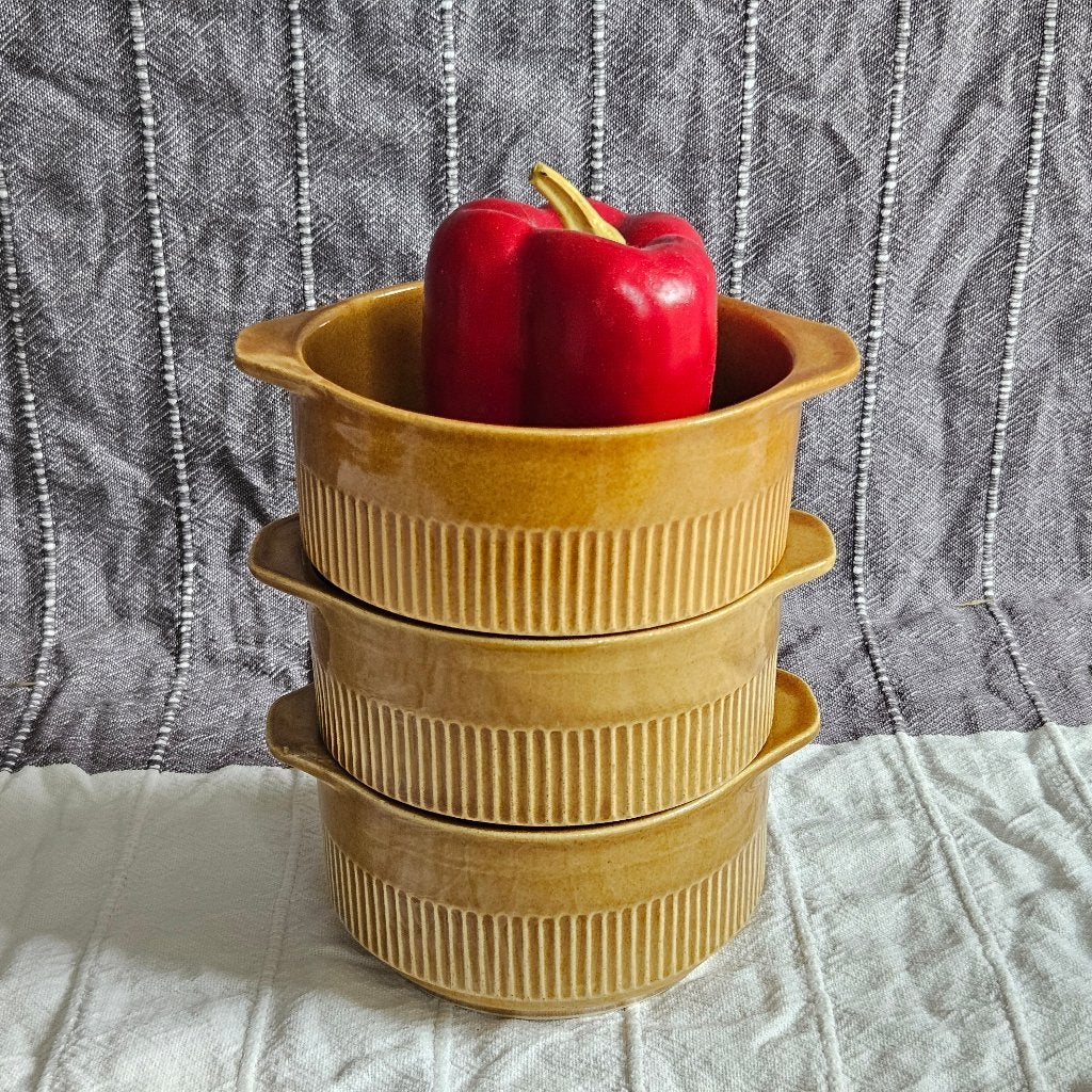 Vintage seventies okergele soepkommen, Keramiek, Ophalen of Verzenden, Zo goed als nieuw, Kom(men)