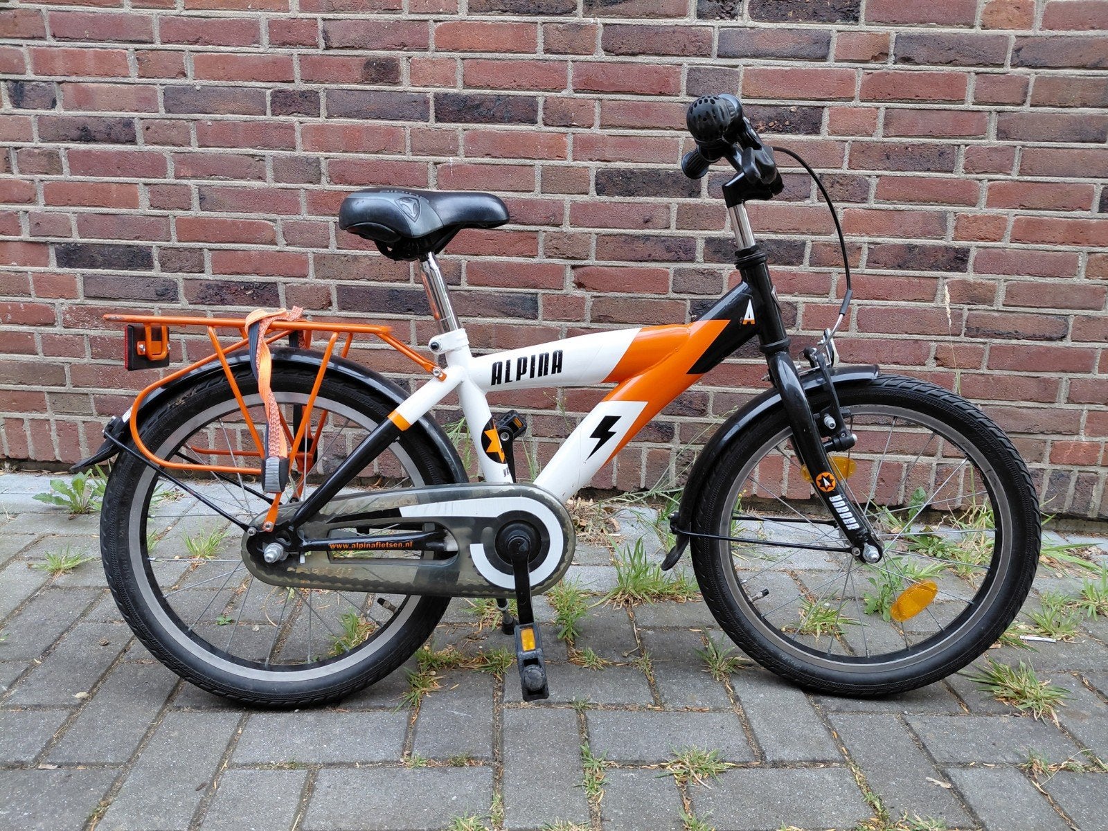 Oranje/ zwarte jongensfiets ( kan e.v.t ook voor meisjes, Fietsen en Brommers, Fietsen | Jongens, Ophalen, Terugtraprem, Gebruikt