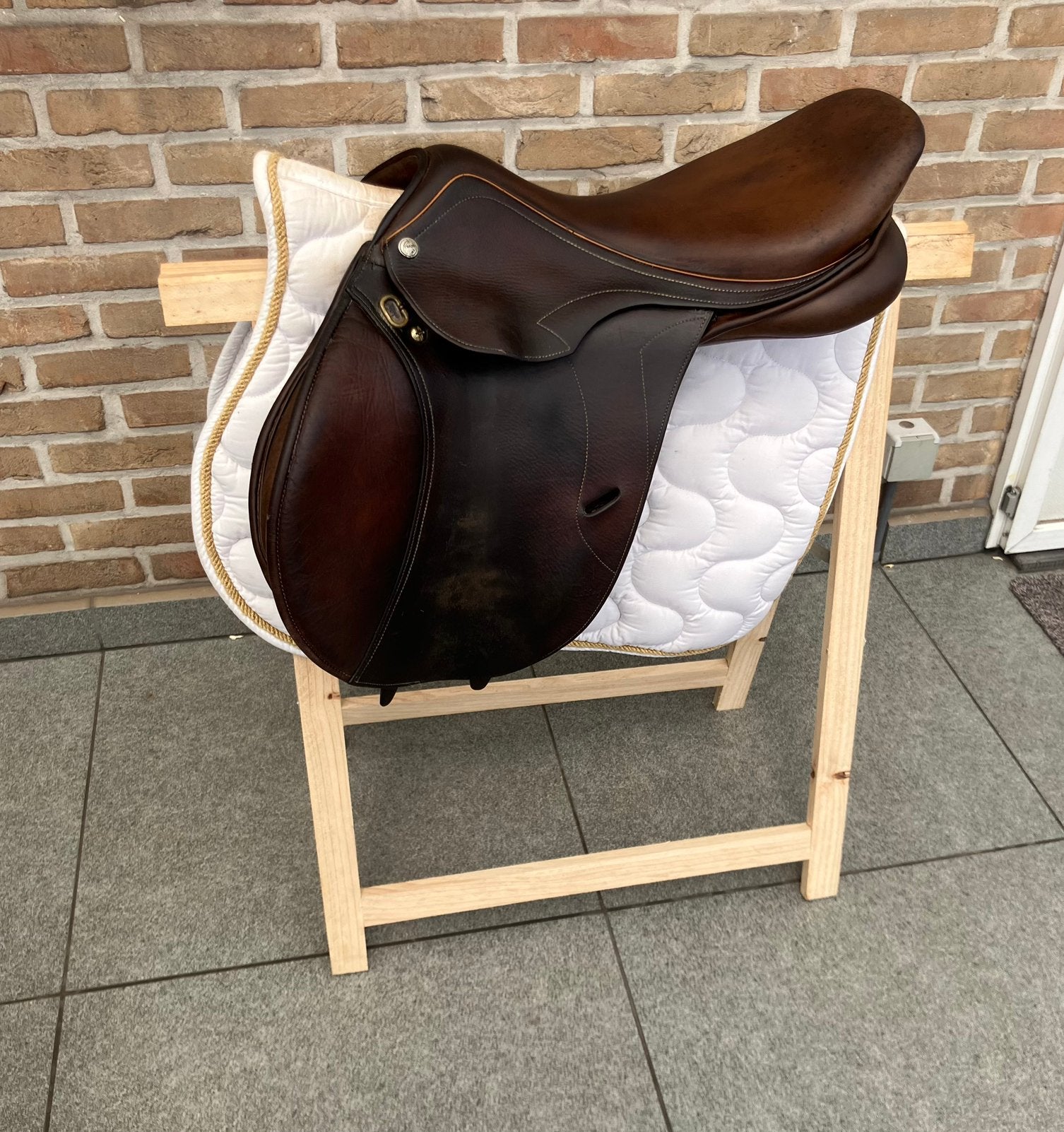 Springzadel Pessoa 17,5 inch, Dieren en Toebehoren, Paarden en Pony's | Zadels, Ophalen of Verzenden, Zo goed als nieuw, Springen