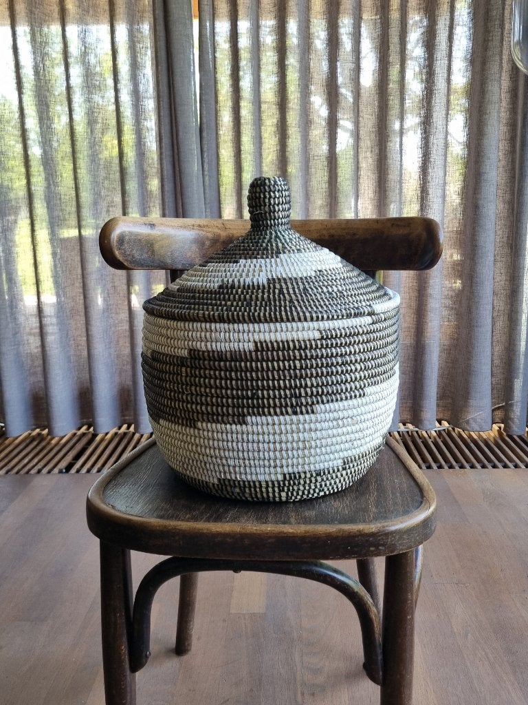 Zwarte witte afrikaanse opbergmand tajine zeegras Senegal, Mand, Rond, Nieuw, Ophalen of Verzenden
